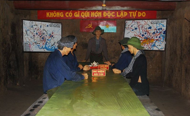 Phòng họp Bộ tư lệnh Quân Khu Sài Gòn-Chợ Lớn-Gia Định. (Ảnh: Khu Di tích lịch sử địa đạo Củ Chi) cu-chi8.jpg