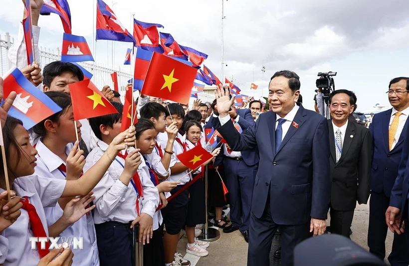 Lễ đón Chủ tịch Quốc hội Trần Thanh Mẫn tại sân bay quốc tế Pochentong, thủ đô Phnom Penh. (Ảnh: Doãn Tấn/TTXVN)